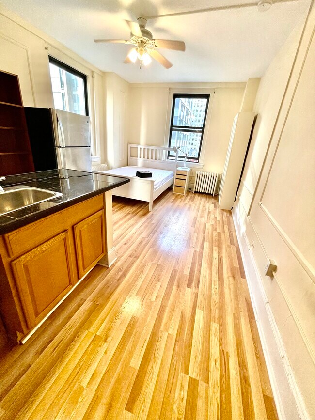 Building Photo - Arts Condominium [1324]