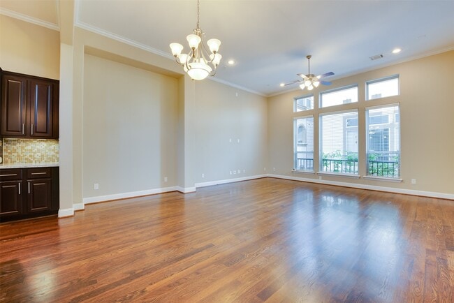 Building Photo - 6105 Stillman St