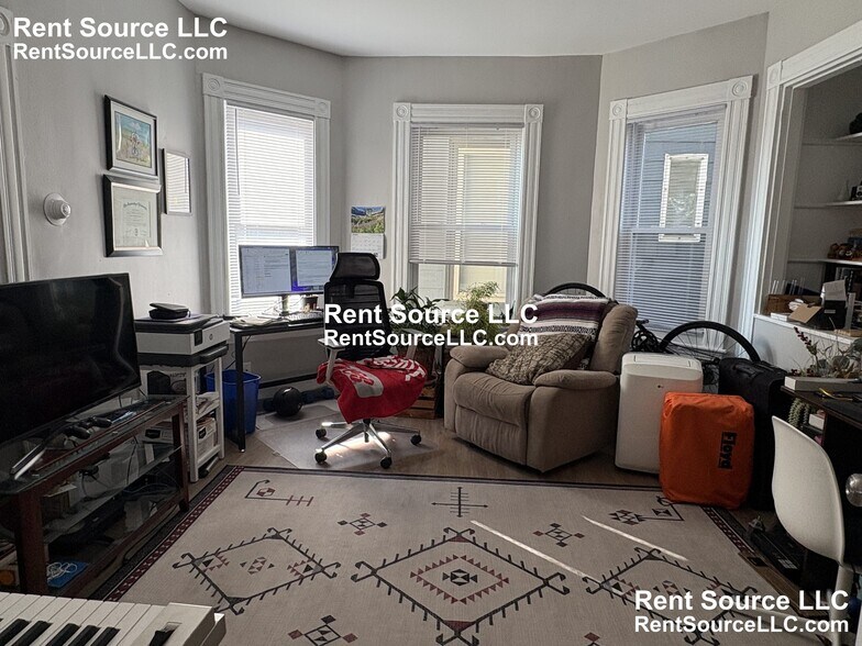 Building Photo - 97 Elm St