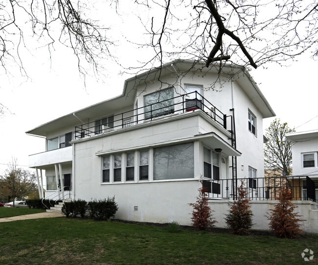 Building Photo - 710 Grand Ave