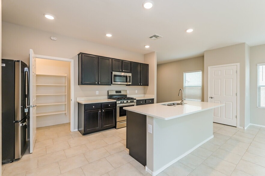 Building Photo - 6549 S Calle Diablo Dr