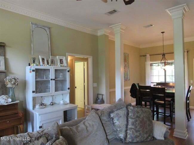 Building Photo - 407 Hemlock Dr