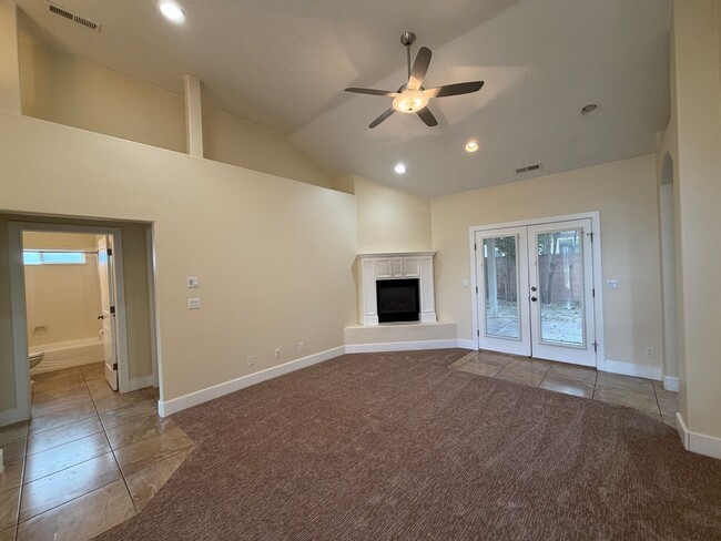 Building Photo - 135 Orchard Ln
