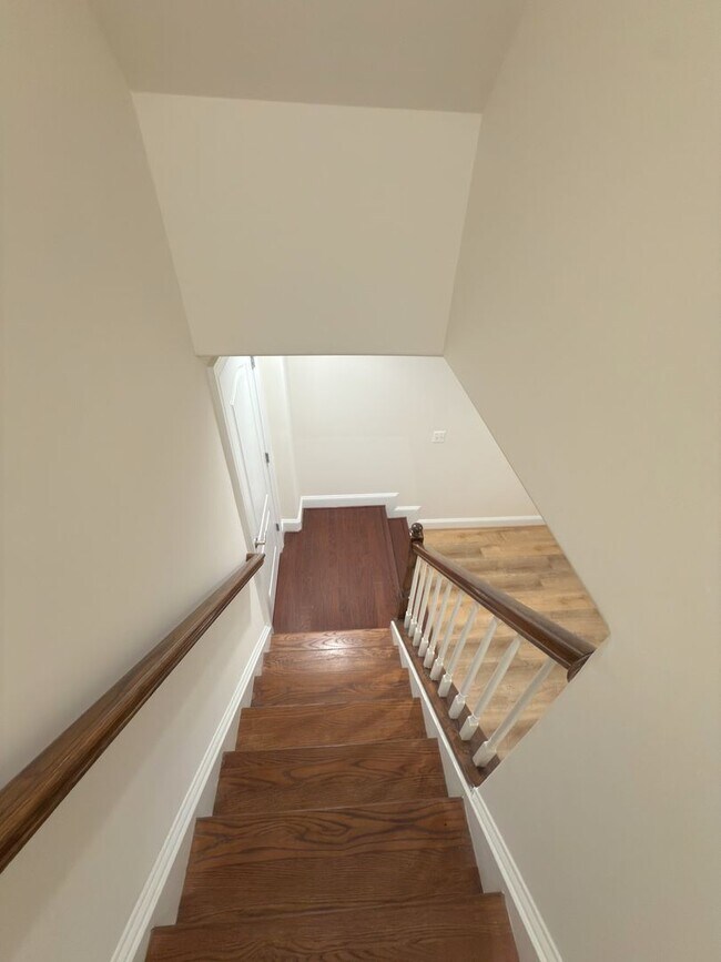 Building Photo - Spacious 4 Bed 5.5 Bath Home in Annandale,...