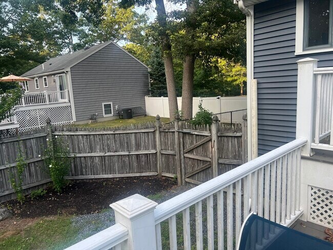 Building Photo - 207 Silverwood Dr