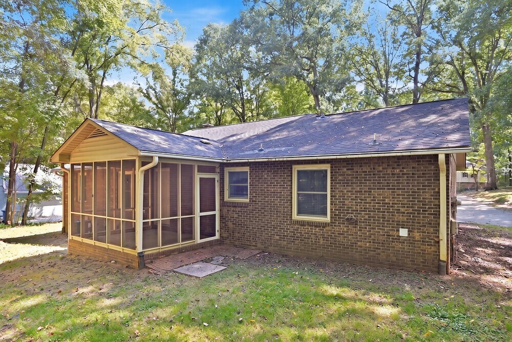 Building Photo - 431 Hillcrest Dr