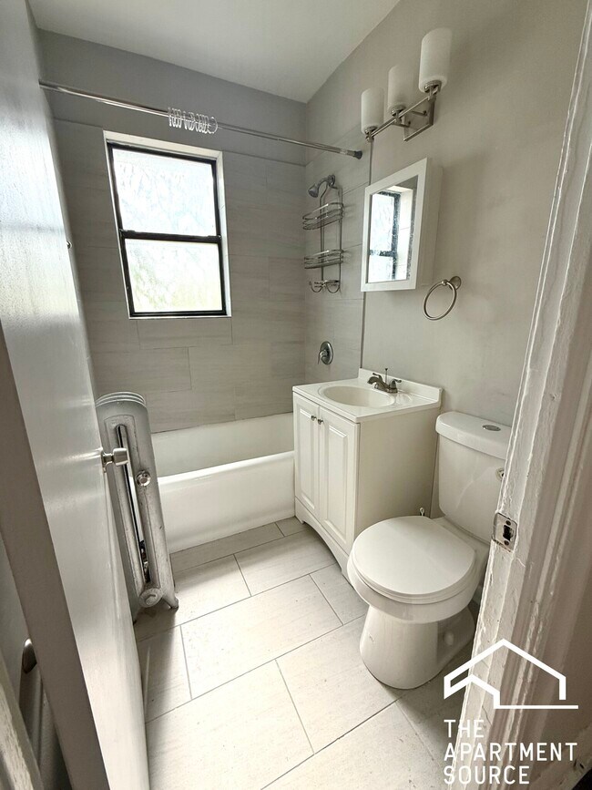 Building Photo - 6959 S Paxton Ave