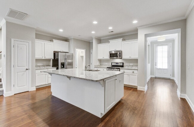 Building Photo - 2005 Kings Gate Ln