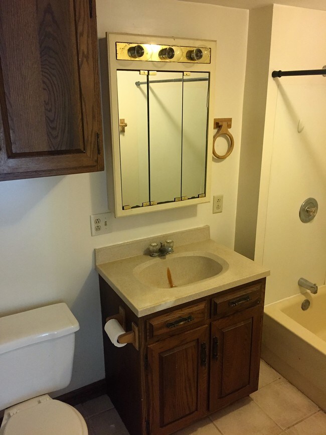 Bathroom - 609 Grove City Rd