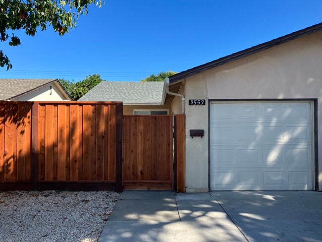 Primary Photo - 3553 Brookdale Dr