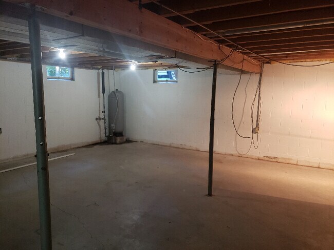 Building Photo - 4055 S Thornapple Hollow