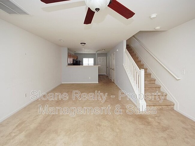 Building Photo - 572 Truman Dr