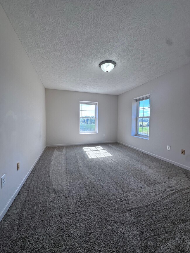 Building Photo - 4 Rose Garden Ln