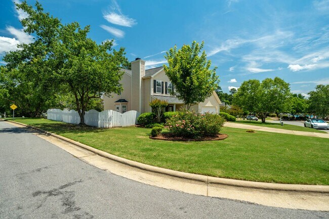 Building Photo - 101 Thorncrest Dr
