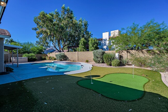 Building Photo - Scottsdale - Four bedroom with POOL