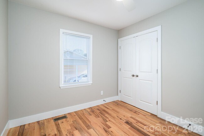 Building Photo - 412 Forest Dr