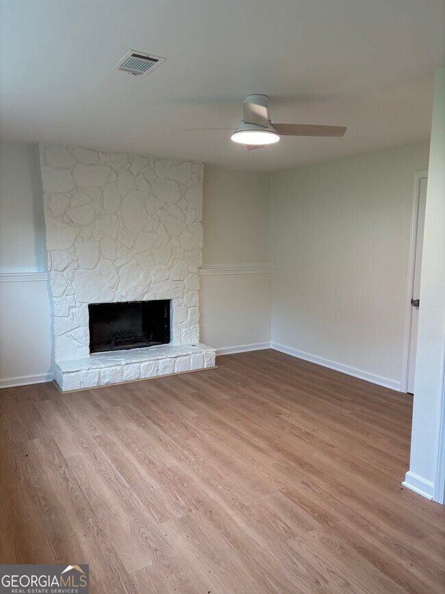Building Photo - 2215 Ranch Trail