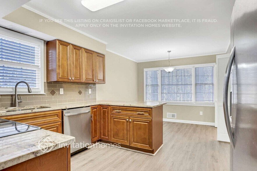Building Photo - 2312 Marneil Dr NE