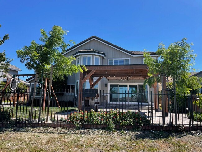 Building Photo - $6,950 - Canyon Lakes Luxury 4BR – Designer Upgrades, Wine Bar & Best Views in San Ramon