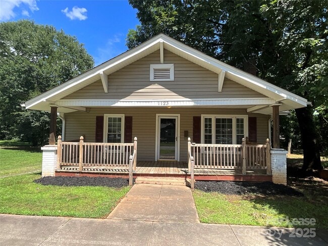 Primary Photo - 1123 Fifth St