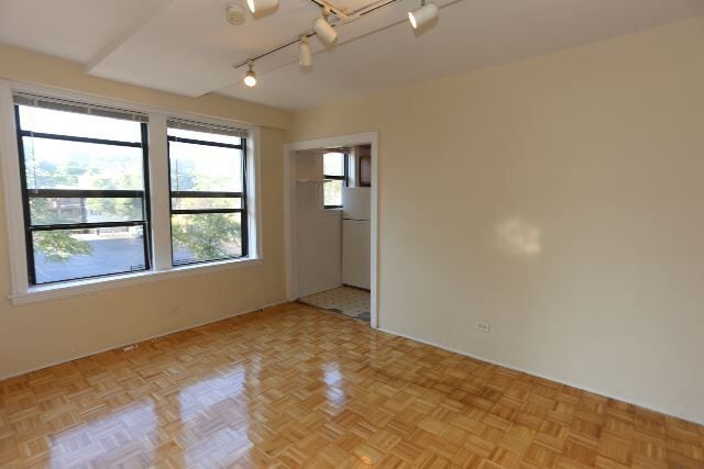 Building Photo - 744 W Belmont Ave