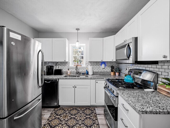 Building Photo - 3222 West Blvd