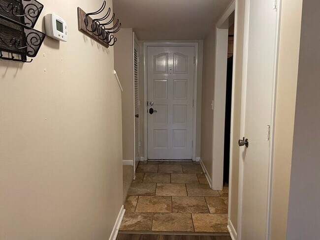 Building Photo - Half Off 1st Month - Large 2 Bed 2.5 Bath Apt in Green Hills - Vandy Belmont Lipscomb!