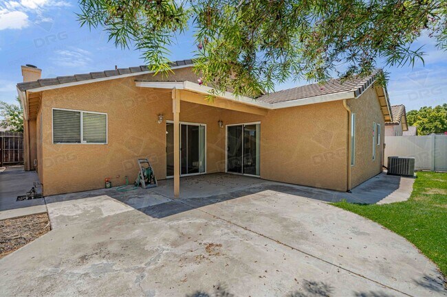 Building Photo - 2713 Mozart Dr