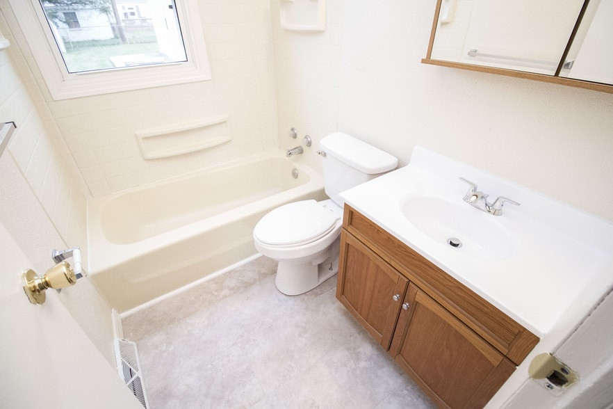 Building Photo - 622 Whitlock Ave