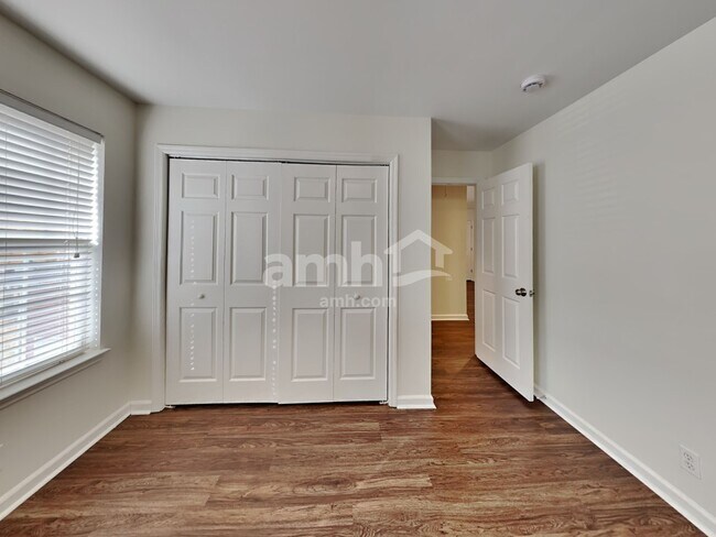 Building Photo - 1502 Halifax Dr