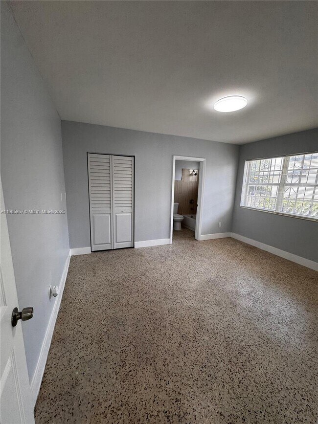 Building Photo - 175 NW 17th Pl