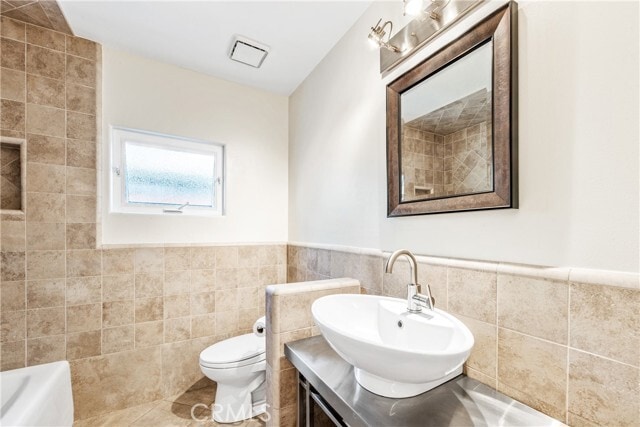 Building Photo - 5042 Blue Jay Cir