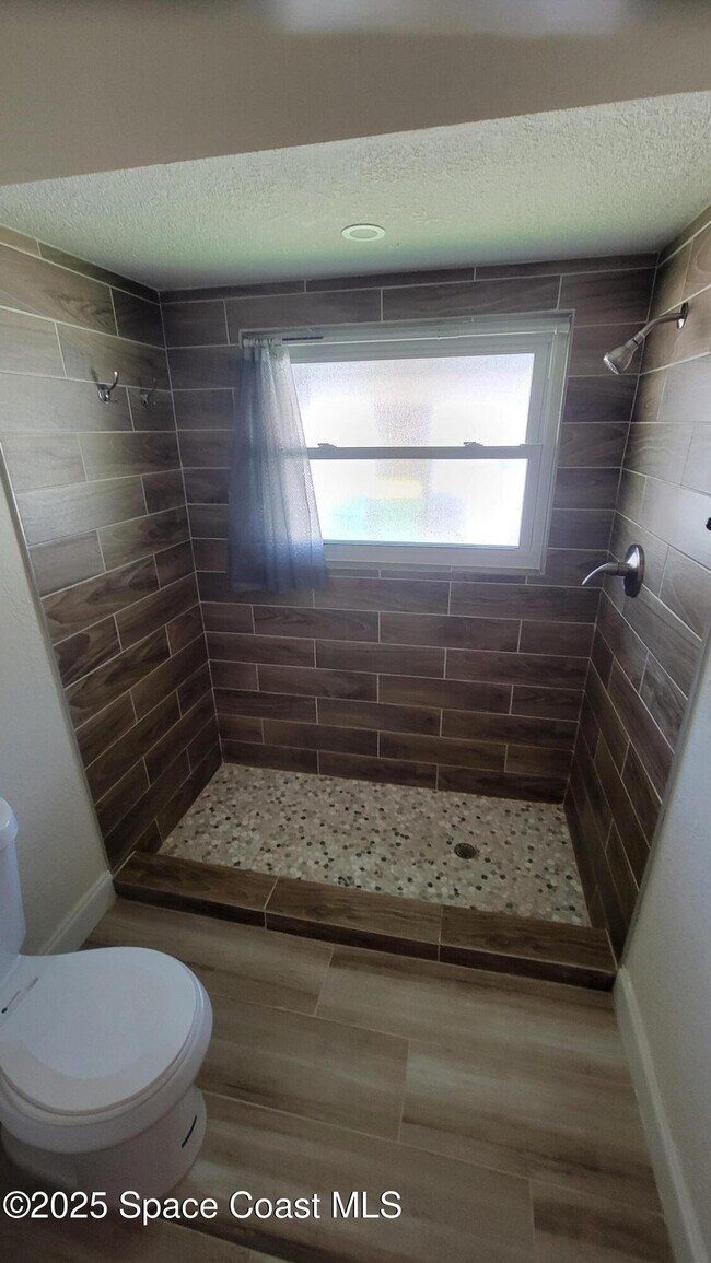 Building Photo - 1209 Bonaventure Dr