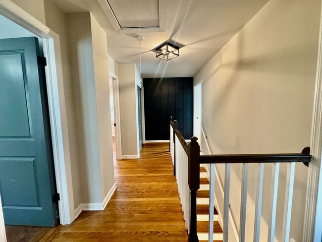 Building Photo - Awesome in Atlanta - 4 Bedrooms