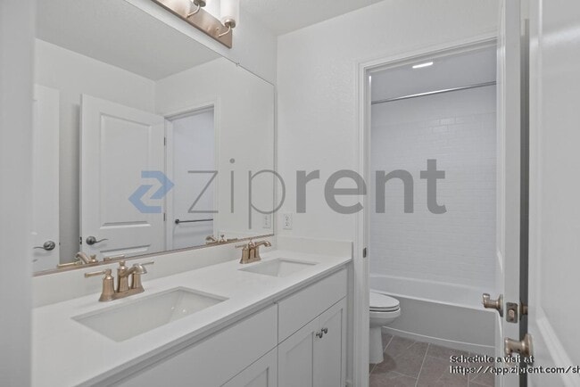 Building Photo - 426 Gold Coast Rd