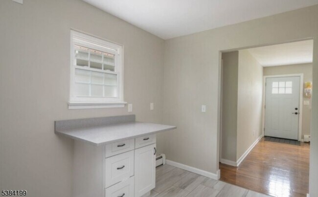 Building Photo - 83 Chestnut St