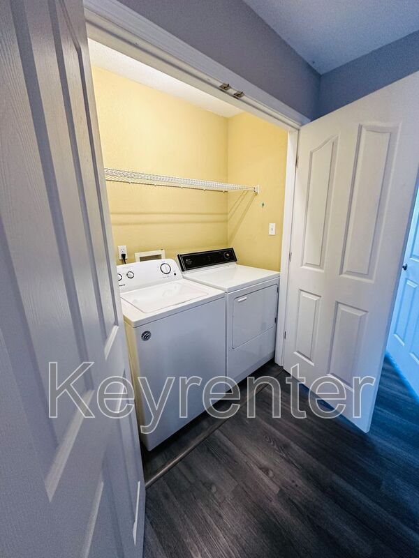 Building Photo - 2420 Hallerins Ct