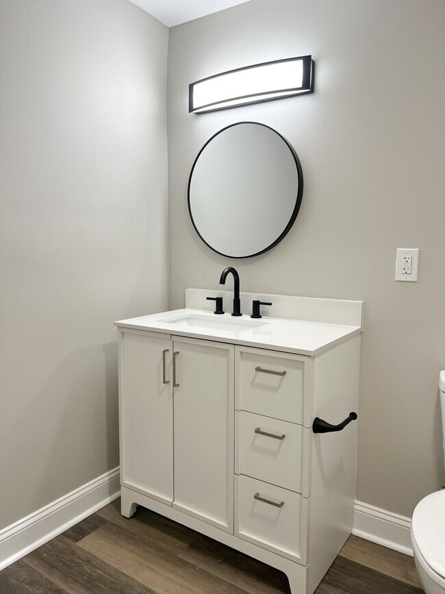 Building Photo - Renovated Home Off Madison Street – Pet Friendly!