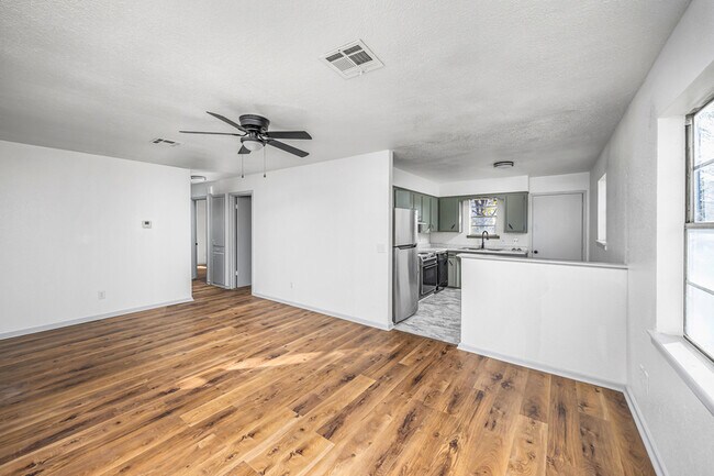 Building Photo - 911 SW 35th St