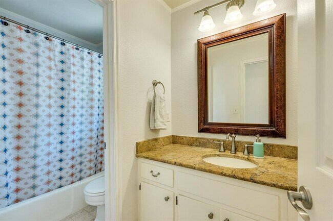 Building Photo - 6210 Cape Coral Dr