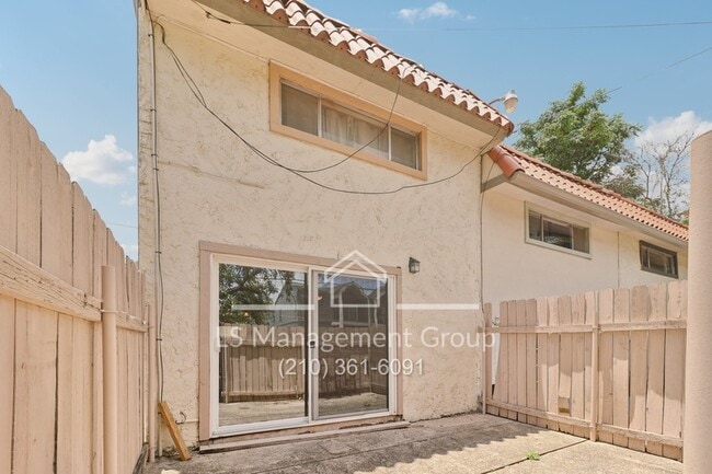 Building Photo - 408 Ira Ave