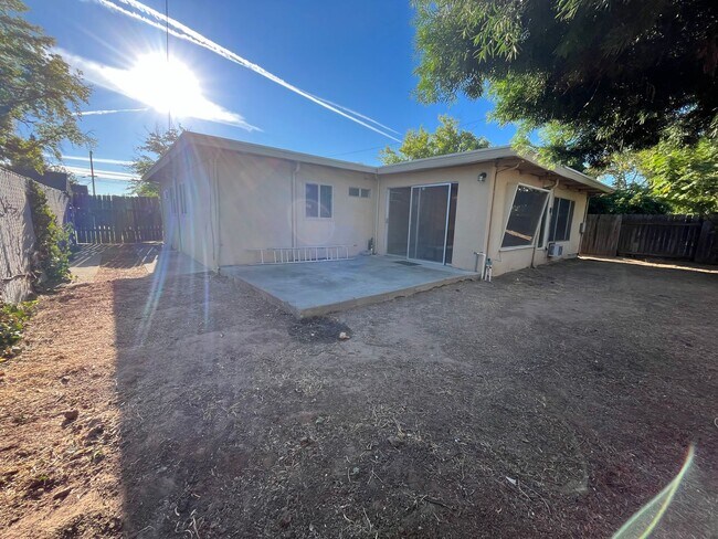 Building Photo - 2 bed 1 bath single family home with back yard and garage space