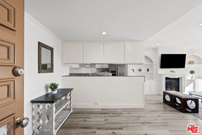 Building Photo - 23924 De Ville Way