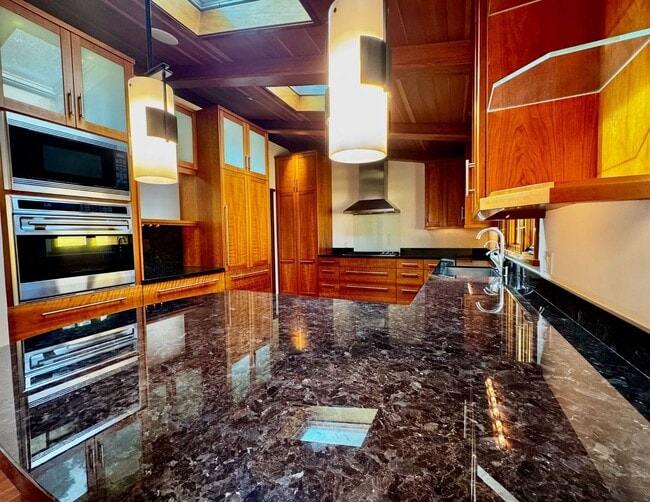 Building Photo - Private. Polished. Perfectly Larkspur.