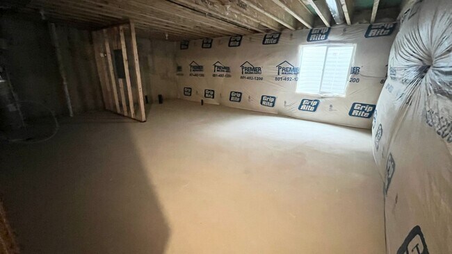 Building Photo - 3 Bedroom/2.5 Bathroom Townhouse in Magna