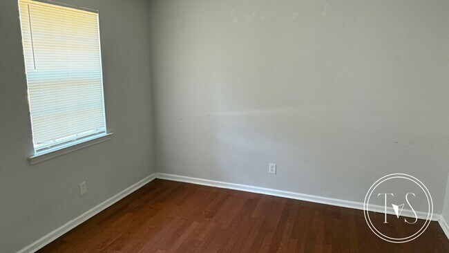 Building Photo - 133 Runaway Point Rd