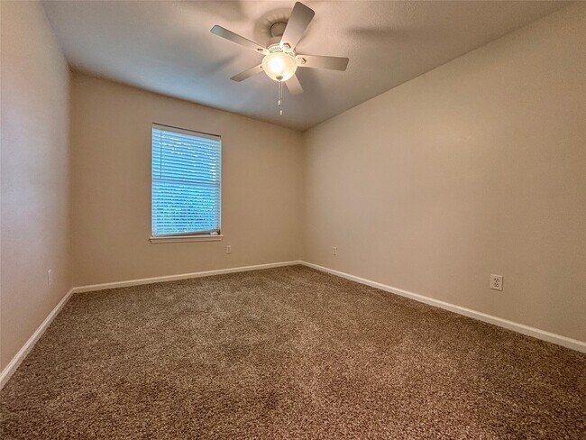 Building Photo - 13019 Skyline Dr