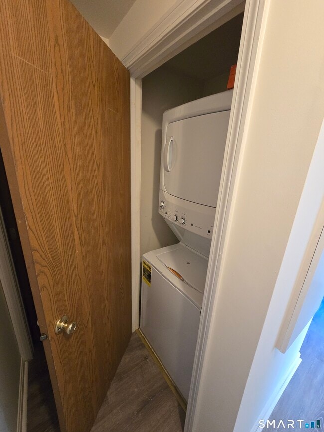 Building Photo - 5 1/2 Lenox Ave