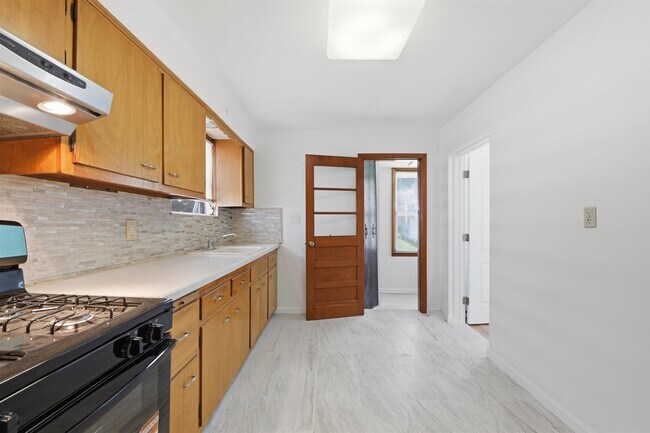 Building Photo - 1404 79th St