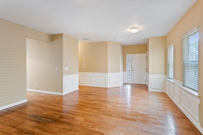 Building Photo - 4BR in sought after Centennial Lakes